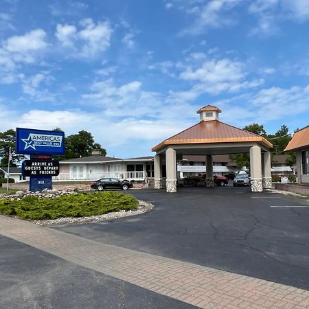 Travelodge By Wyndham Mackinaw City Exteriör bild