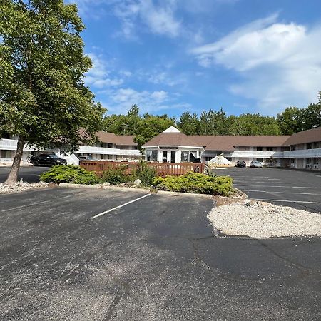 Travelodge By Wyndham Mackinaw City Exteriör bild