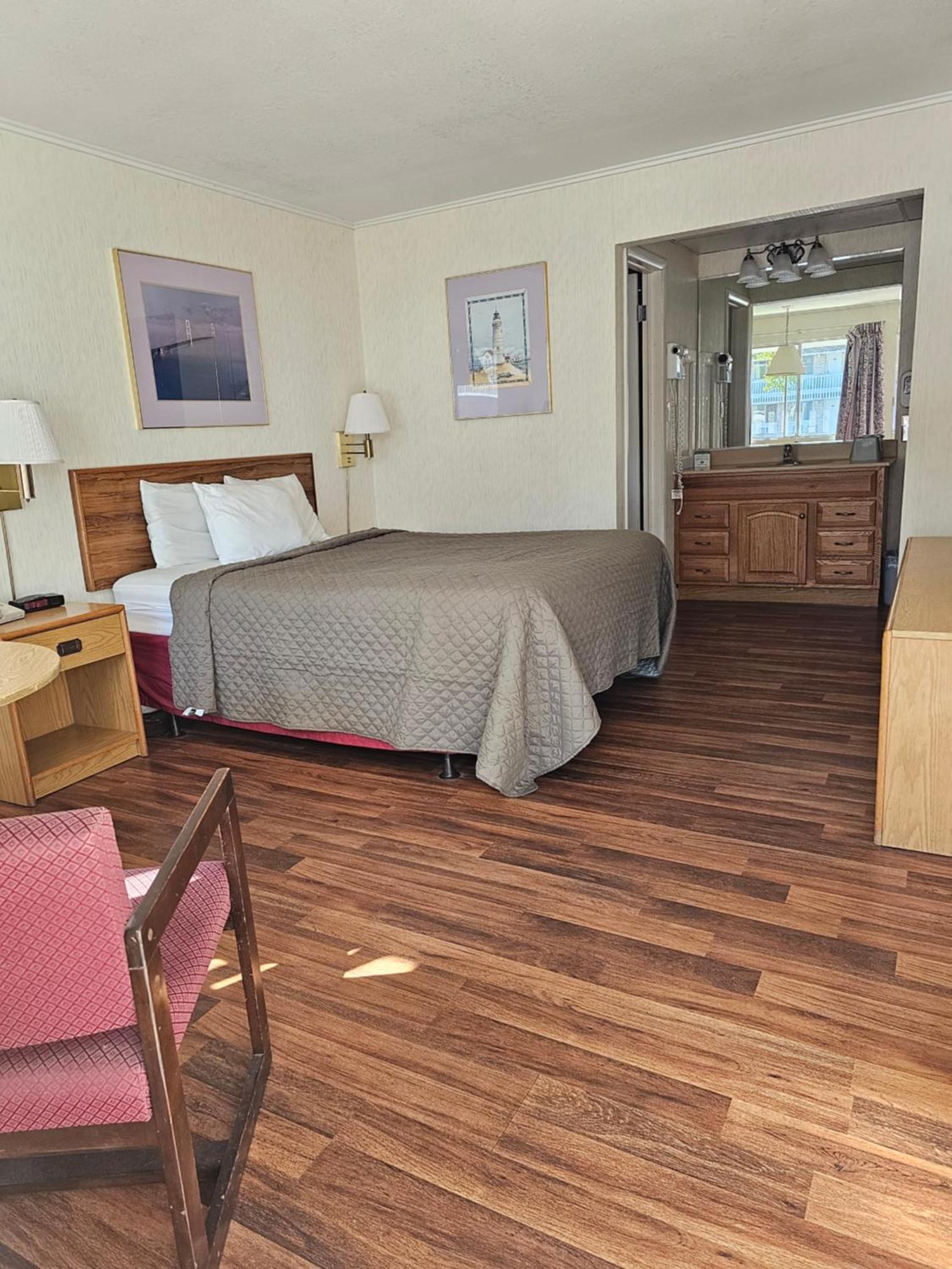 Travelodge By Wyndham Mackinaw City Exteriör bild